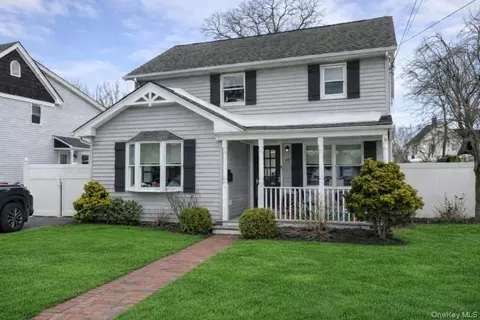 47 Smith Ave, Islip, NY 11751