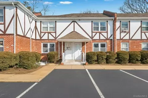 2066 Lakeview Rd #A, Bellmore, NY 11710