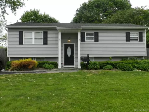 3105 Eagle Ave, Medford, NY 11763
