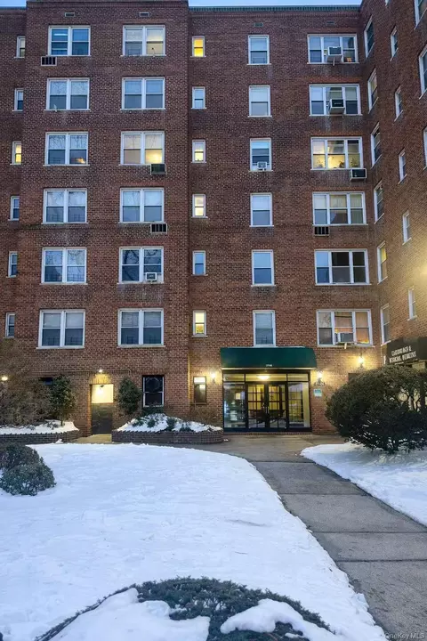 2704 Parsons Blvd #6B, Flushing, NY 11354