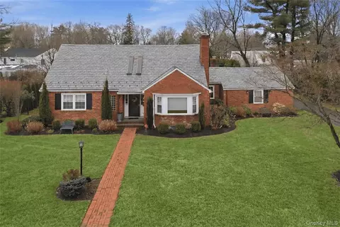 5 Glenwood Ln, North Hempstead, NY 11577
