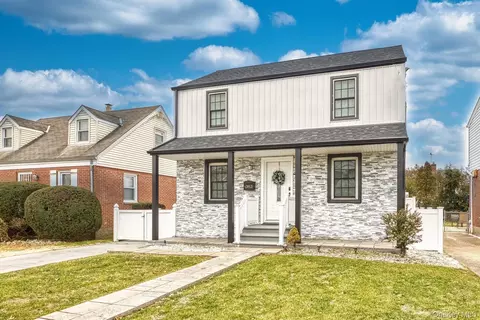 383 White Rd, North Hempstead, NY 11501