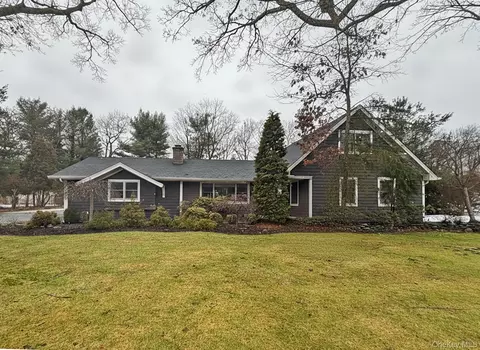 22 Redwood Dr, Great River, NY 11739