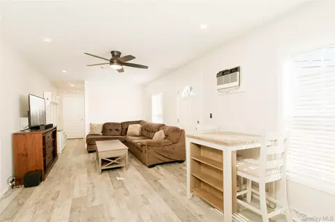 150 Apt 4 Main St, Islip, NY 11751 photo 9