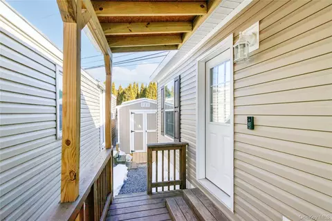 150 Apt 4 Main St, Islip, NY 11751 photo 3
