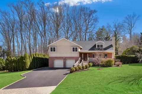 22 Ravine Rd, North Hempstead, NY 11023