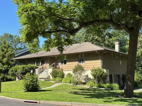4 Ilinka Ln, Greenburgh, NY 10533