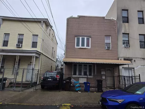8830 75th St, New York, NY 11421
