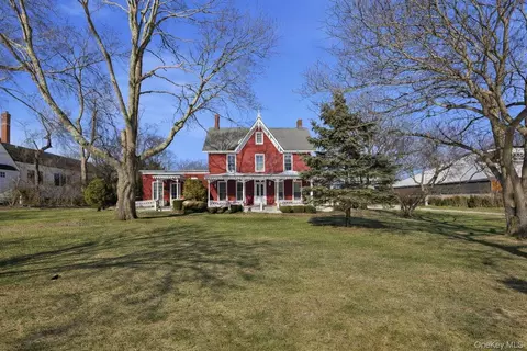 247 Main St, Center Moriches, NY 11934