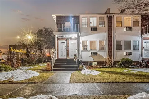 93-03 90th Ave, Woodhaven, NY 11421