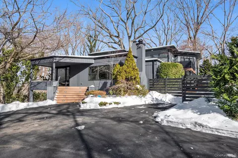 36 Cedar Ln, North Hempstead, NY 11050