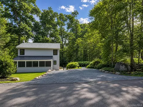 16 Cold Spring Rd, Putnam Valley, NY 10579