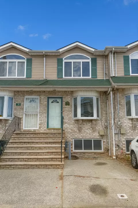 109 Lyceum Ct, Staten Island, NY 10310