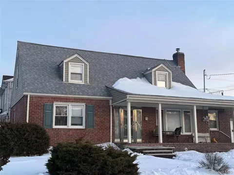 24 Marlowe Rd, Valley Stream, NY 11580