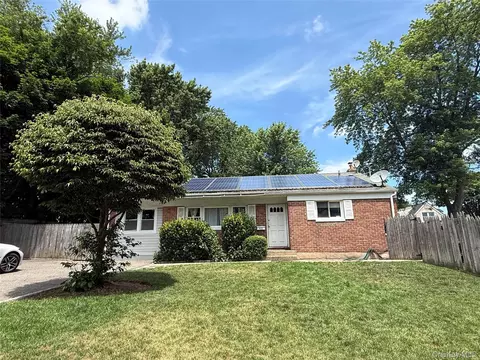45 Oakley Dr, Huntington Station, NY 11746
