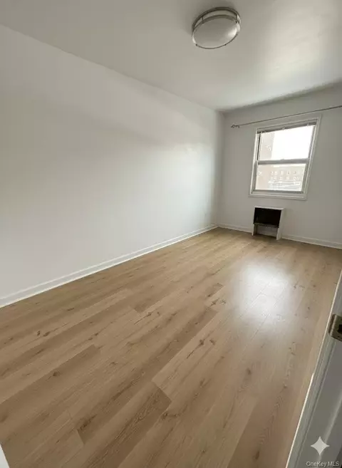 68-56 140 St #UPPER, Flushing, NY 11367 photo 4
