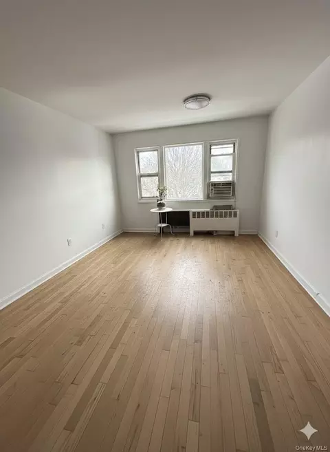 68-56 140 St #UPPER, Flushing, NY 11367 photo 3
