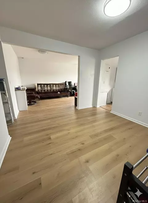 68-56 140 St #UPPER, Flushing, NY 11367