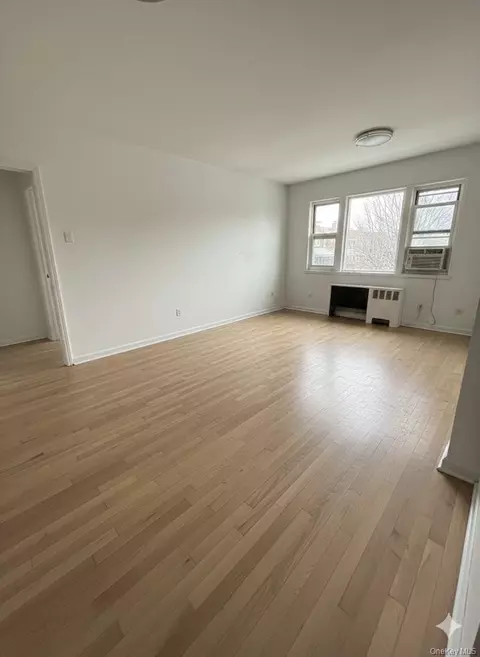 68-56 140 St #UPPER, Flushing, NY 11367 photo 2