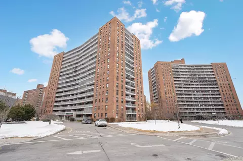 61-15 98th St #8J, New York, NY 11374