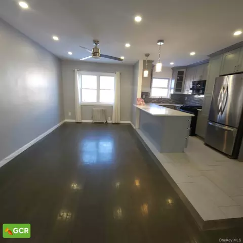 22509 Murdock Ave, New York, NY 11429