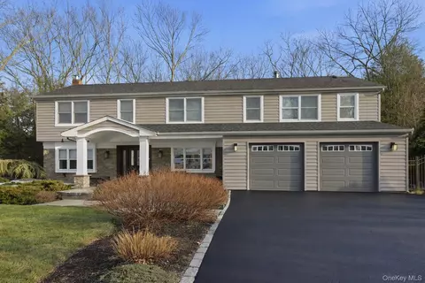 5 Stafford Ln, Stony Brook, NY 11790