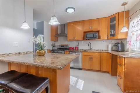 25708 147th Ave, New York, NY 11422