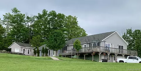 6 Rock View Ln, Hurleyville, NY 12747
