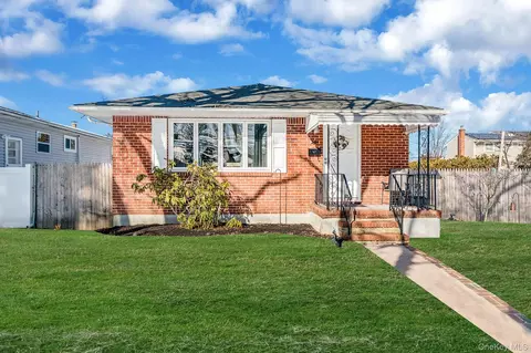 221 Amsterdam Ave, West Babylon, NY 11704