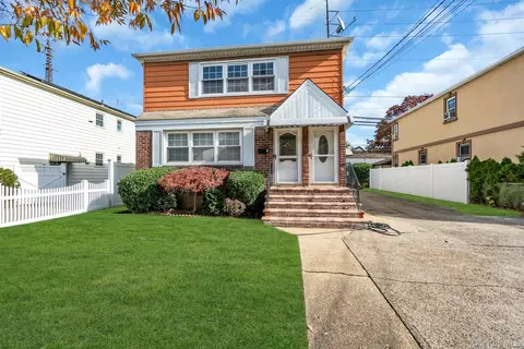 21 Cochran Pl, Valley Stream, NY 11581