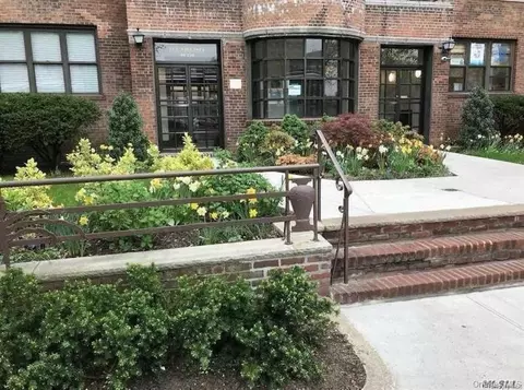98-120 Queens Blvd #4C, New York, NY 11374