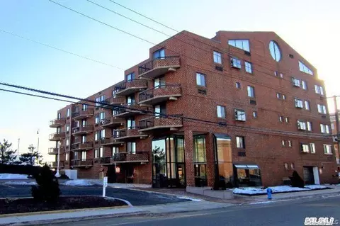 750 W Broadway #4Q, Long Beach, NY 11561