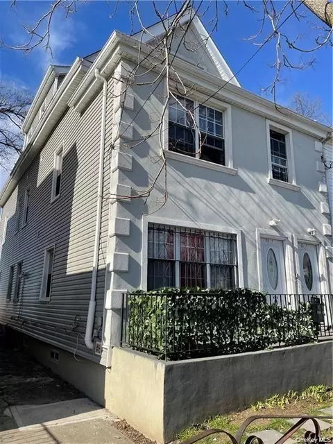 156-17 110th Ave, New York, NY 11433