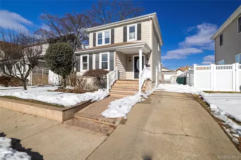 101 Harris Ave, Freeport, NY 11520