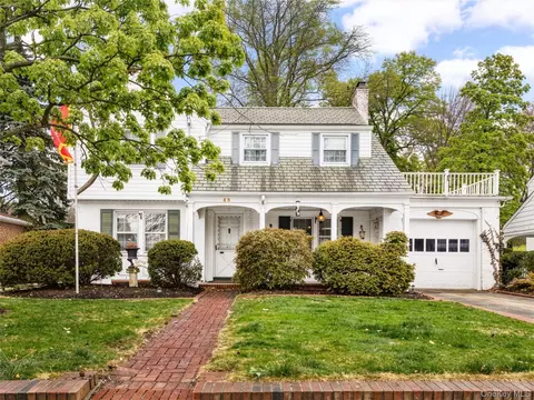 43 Macdonald St, Hempstead, NY 11550