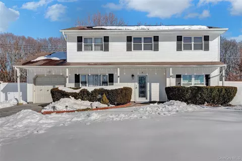 47 Bellwood Ave, Centereach, NY 11720
