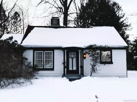 10 Phillips St, Red Hook, NY 12571