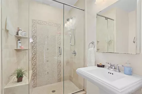 Bath - 8 Goldwin St, Rye, NY 10580 photo 2 of 3