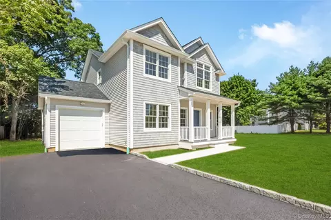 510 Bayport Ave, Bayport, NY 11705