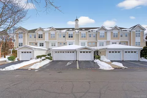 114 Viewpoint Ter, Peekskill, NY 10566