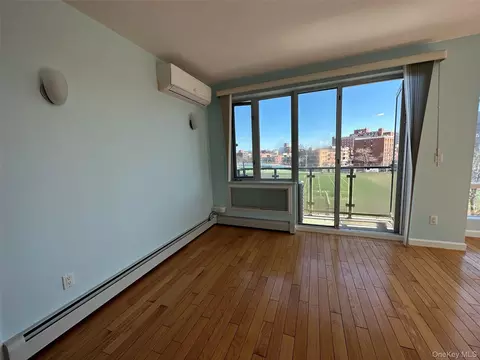 Living - 136-21 Latimer Pl #4L, New York, NY 11354 photo 4 of 5