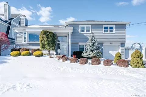 285 E Shore Dr, Massapequa, NY 11758