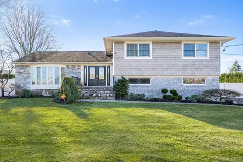 148 Exeter Rd, Massapequa, NY 11758