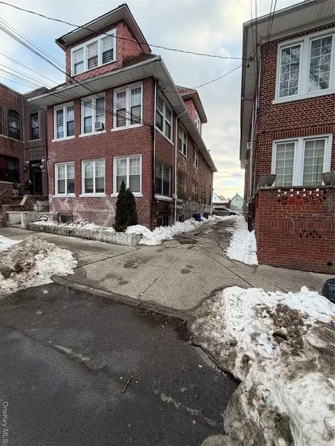738 E 219th St, New York, NY 10467