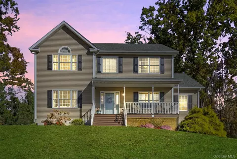 4 Theresa Ct, Union Vale, NY 12540