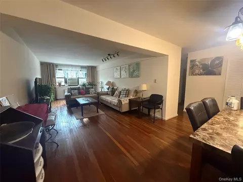 13825 31st Dr #2F, Flushing, NY 11354