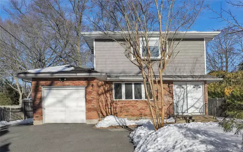 7 Miller Dr, Lake Grove, NY 11755