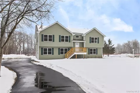 107 Robinson Ln, Wappinger, NY 12590