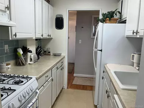 Kitchen - 855 E Broadway #3F, Long Beach, NY 11561 photo 1 of 5