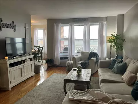 Living - 855 E Broadway #3F, Long Beach, NY 11561 photo 1 of 10